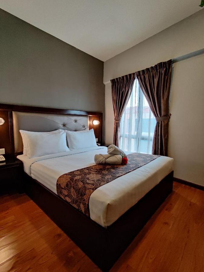 Castello Hotel Kulai Extérieur photo