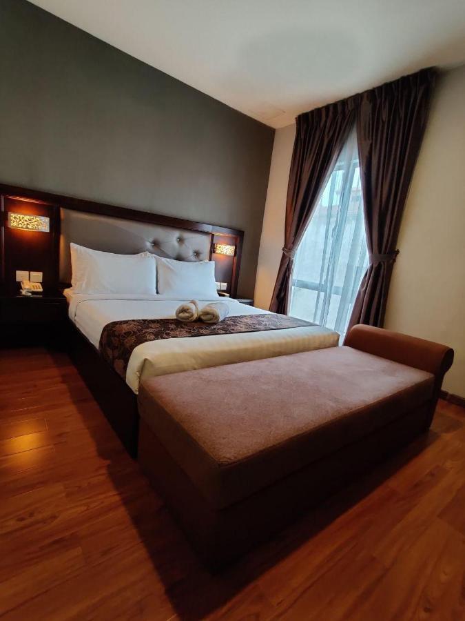 Castello Hotel Kulai Extérieur photo