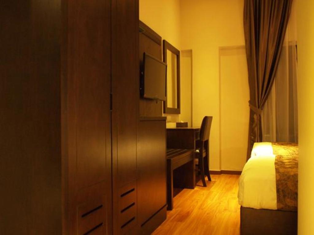 Castello Hotel Kulai Extérieur photo