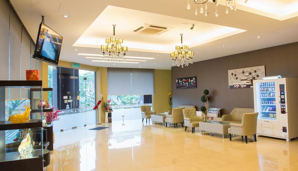 Castello Hotel Kulai Extérieur photo