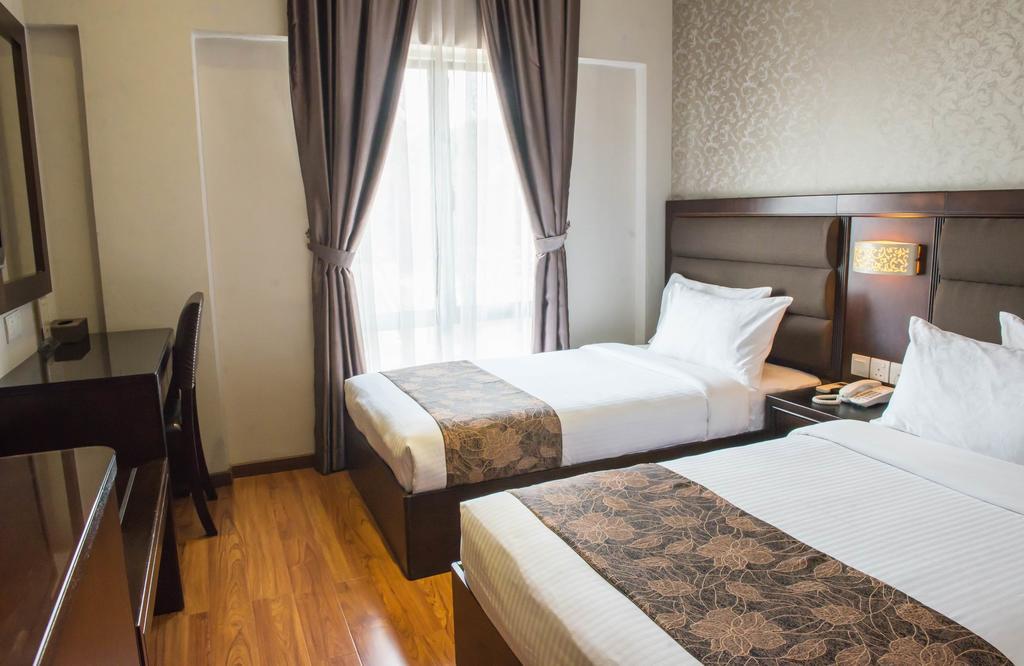 Castello Hotel Kulai Extérieur photo